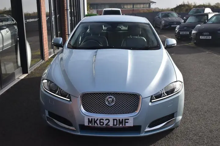 Jaguar Xf 2012 photo 3