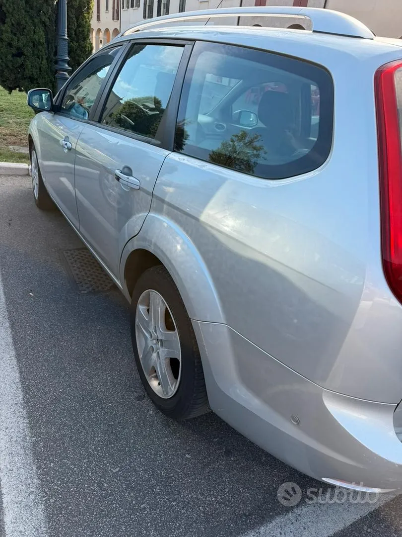 Ford Focus 2008 photo 2