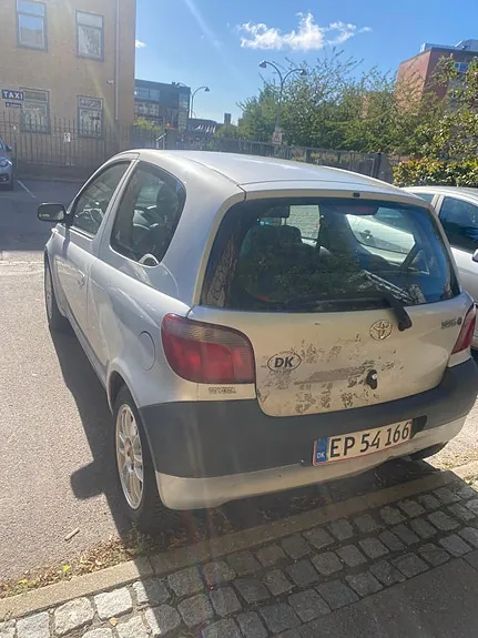 Toyota Yaris 2000 photo 4