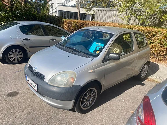 Toyota Yaris 2000 photo 2