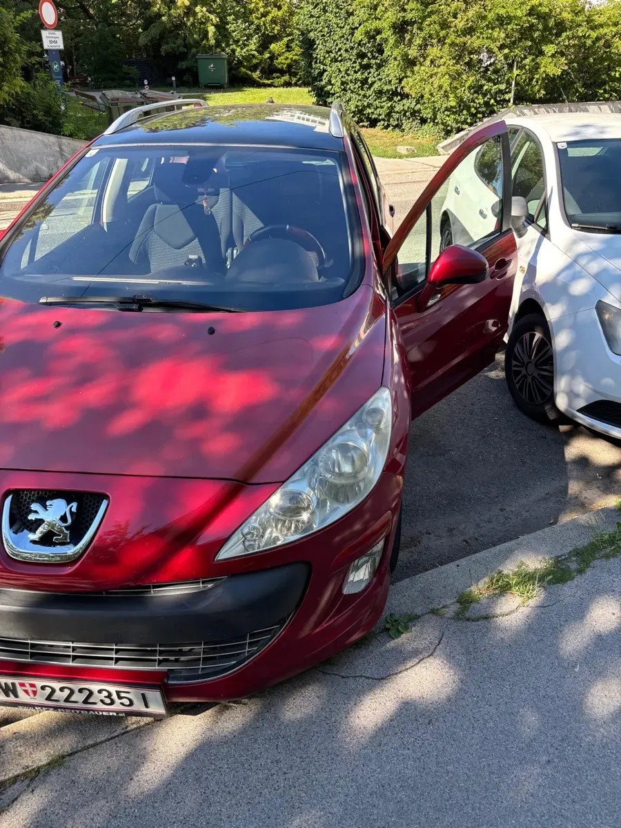 Peugeot 308 2011 photo 2