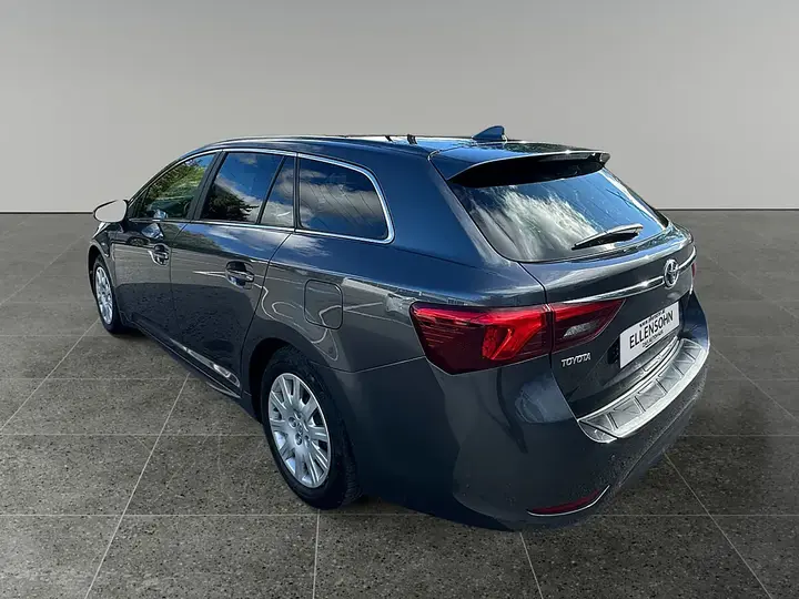 Toyota Avensis 2016 photo 3