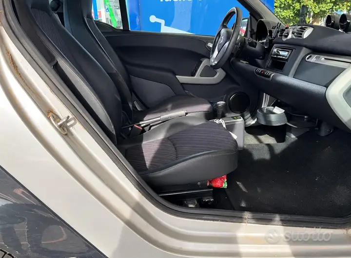 Smart Fortwo 2012 photo 4