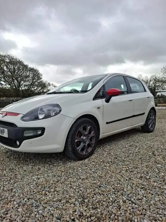 Fiat Punto Evo 2011 photo 3