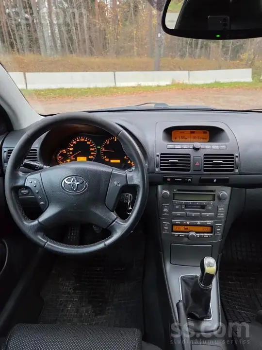 Toyota Avensis 2003 photo 5