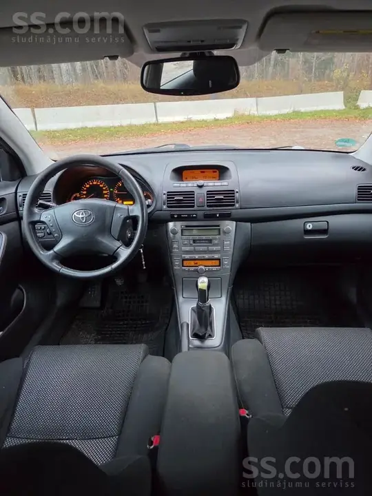 Toyota Avensis 2003 photo 3