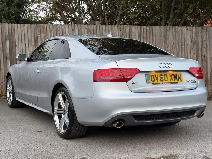 Audi A5 2010 photo 2