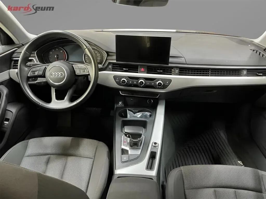 Audi A4 2022 photo 3