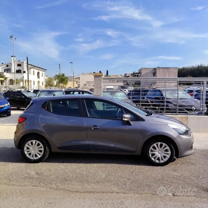 Renault Clio 2015 photo 2