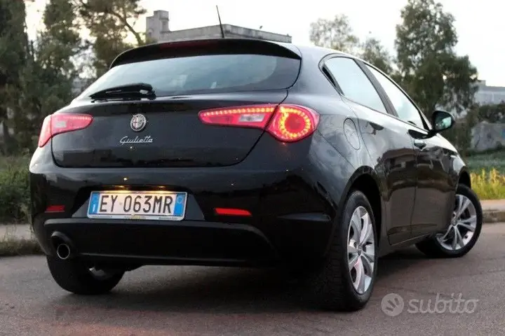 Alfa Romeo Giulietta 2015 photo 2
