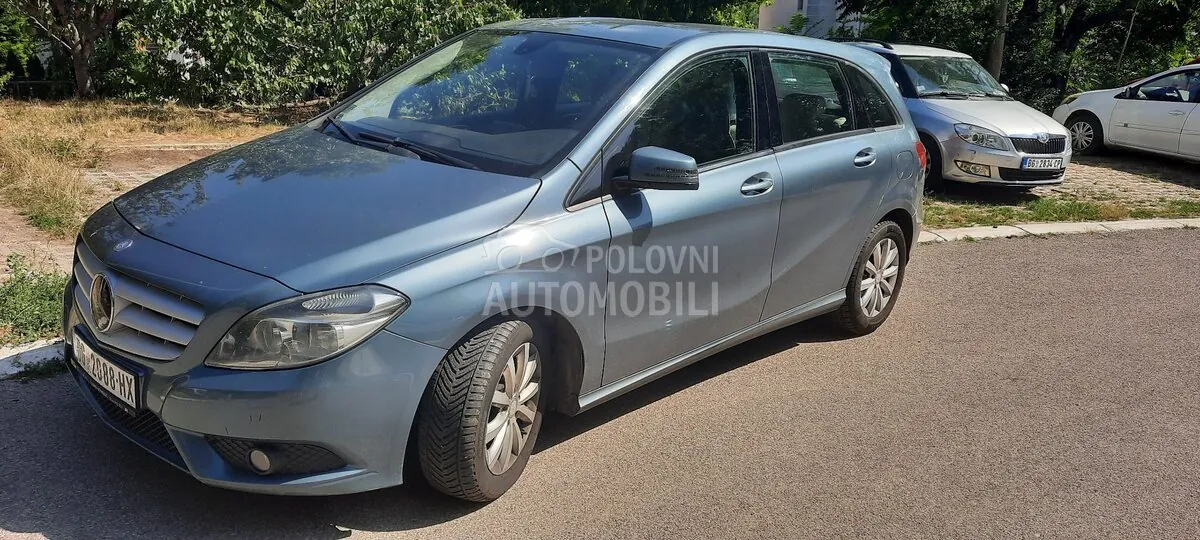 Mercedes-Benz B 180 2013 photo 3