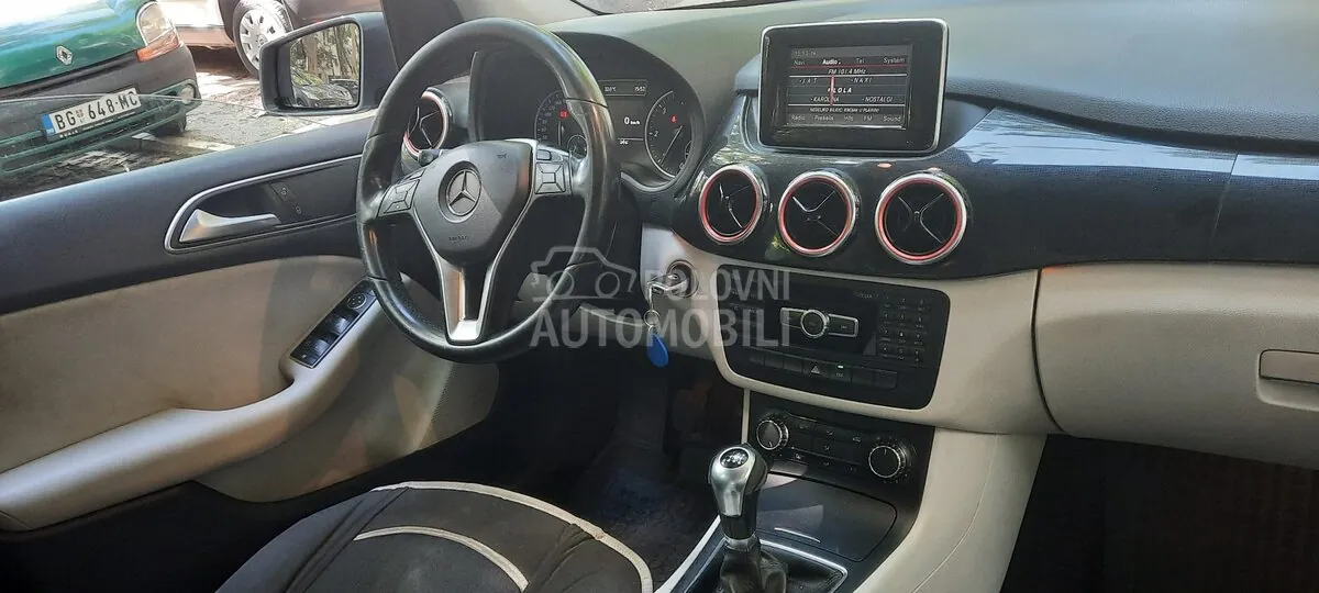 Mercedes-Benz B 180