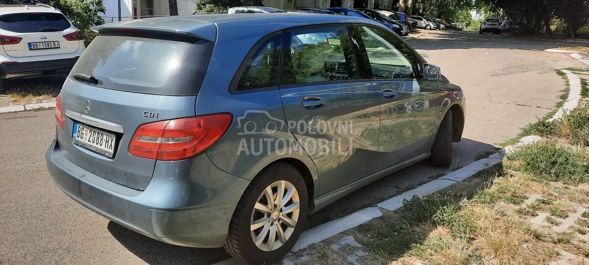 Mercedes-Benz B 180 2013 photo 5