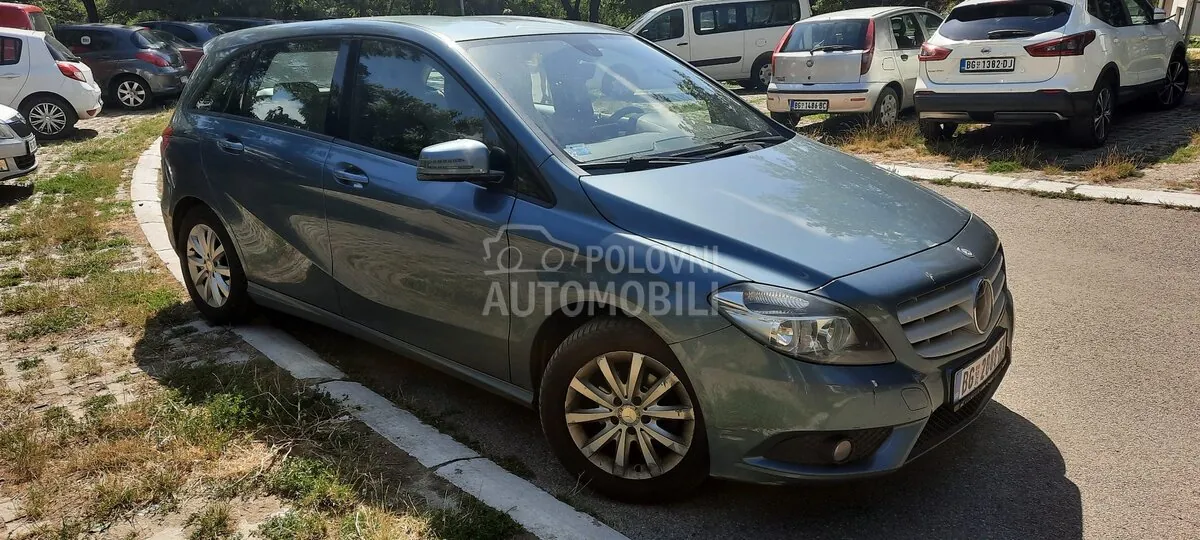 Mercedes-Benz B 180 2013 photo 4