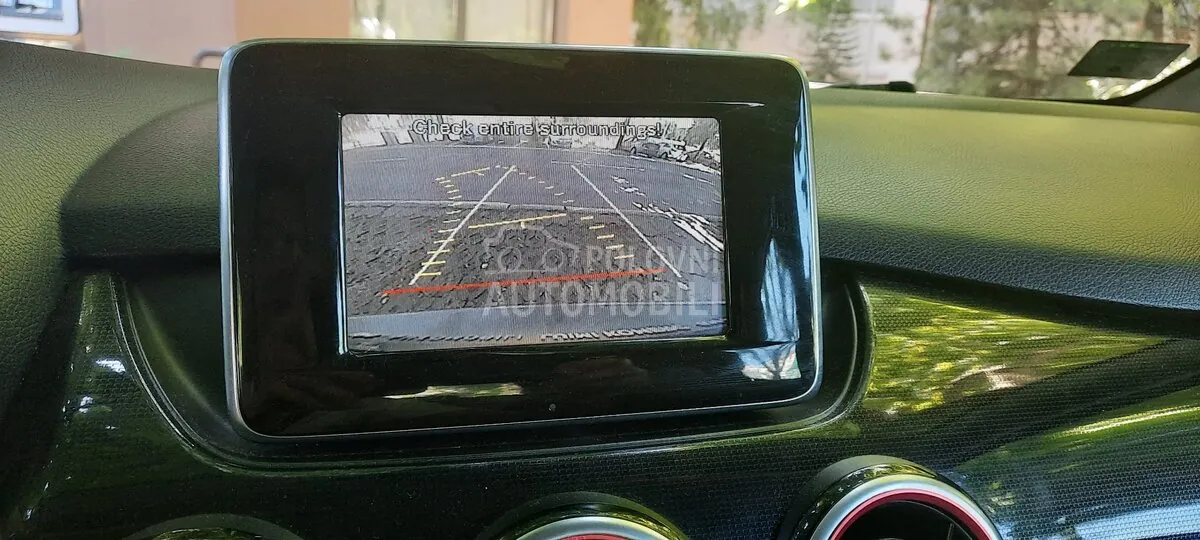 Mercedes-Benz B 180 2013 photo 2
