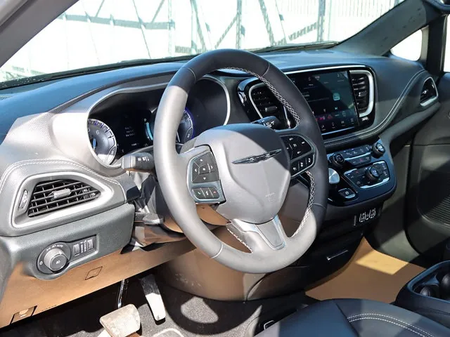 Chrysler Pacifica 2025 photo 5