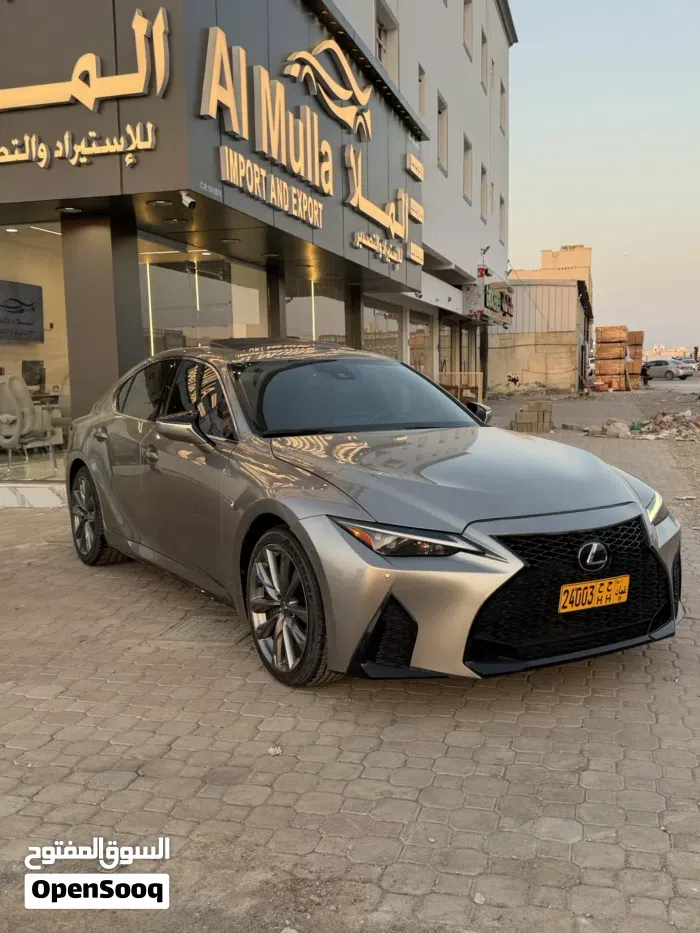 Lexus Is 350 2023 photo 2