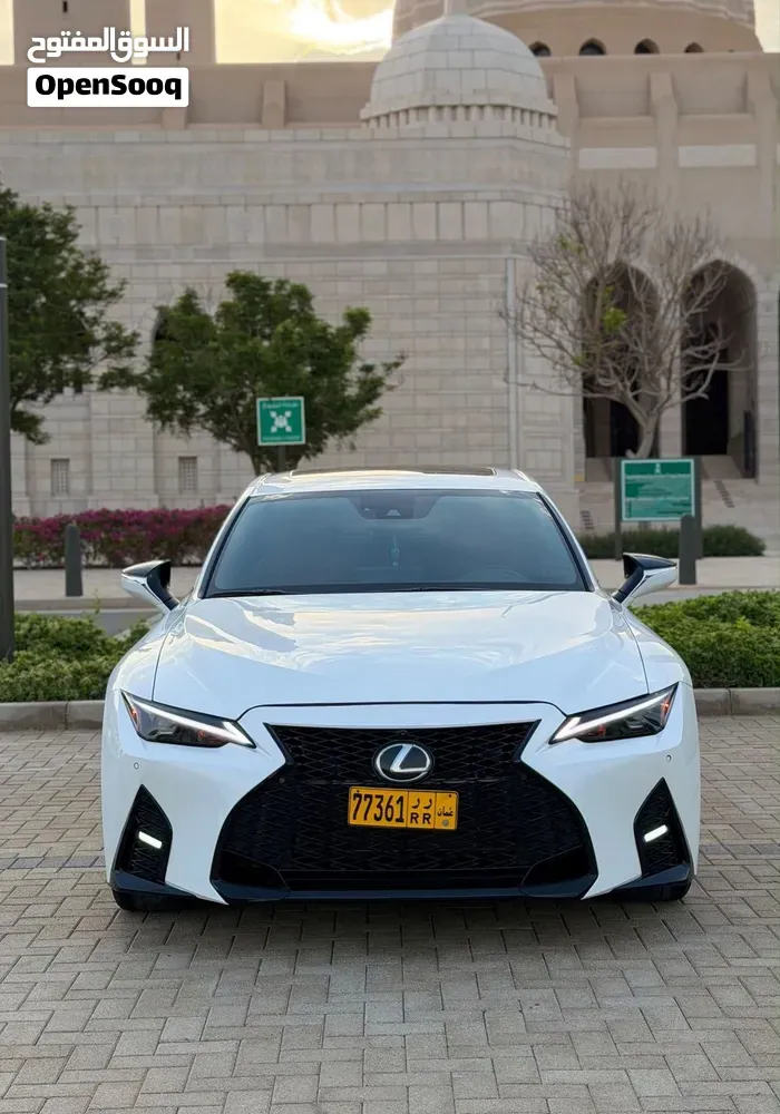 Lexus Is 350 2023 photo 5