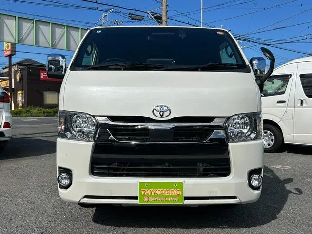 Toyota Hiace Van 2022 photo 2
