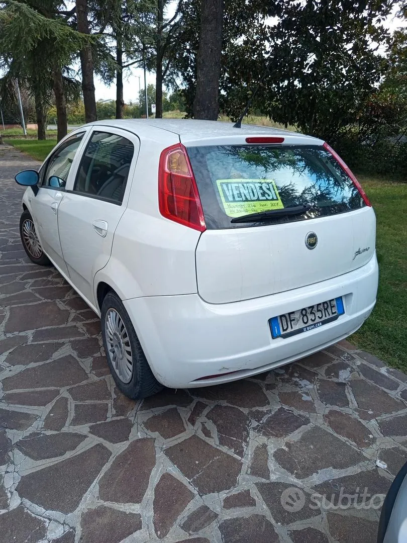 Fiat Grande Punto 2007 photo 2