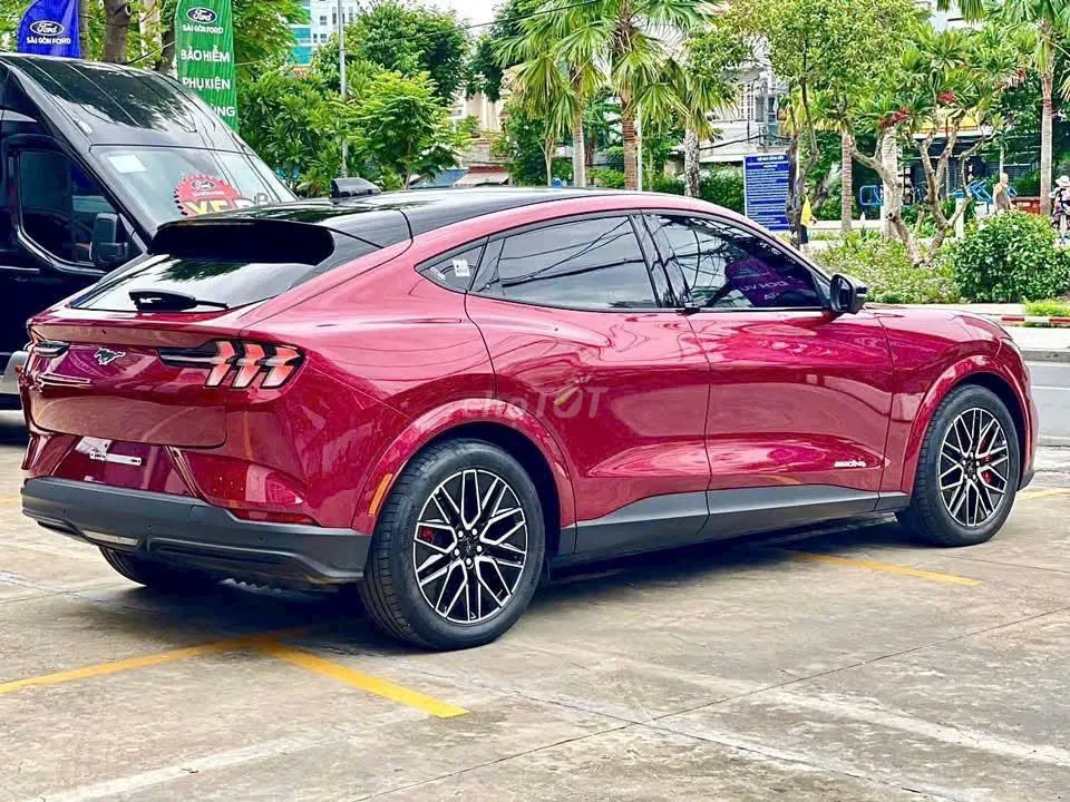 Ford Mustang Mach-E 2025 photo 3