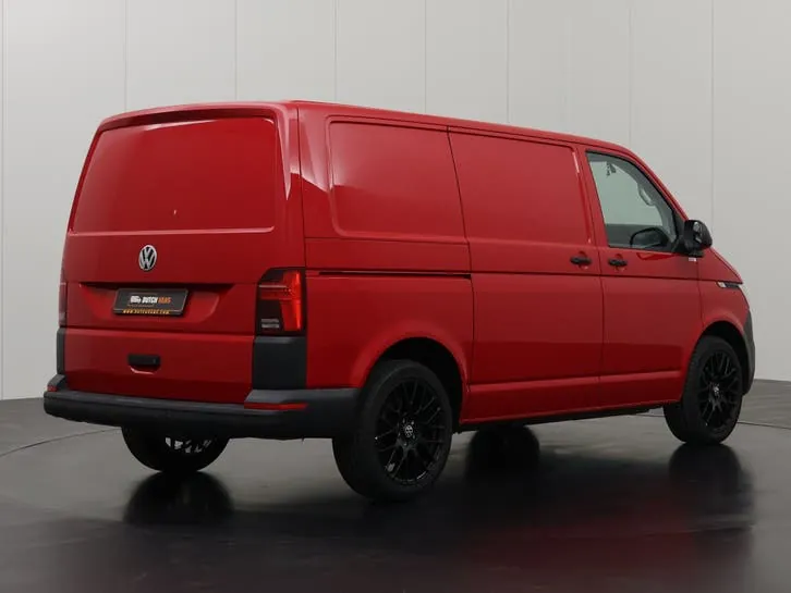 Volkswagen Transporter 2023 photo 2