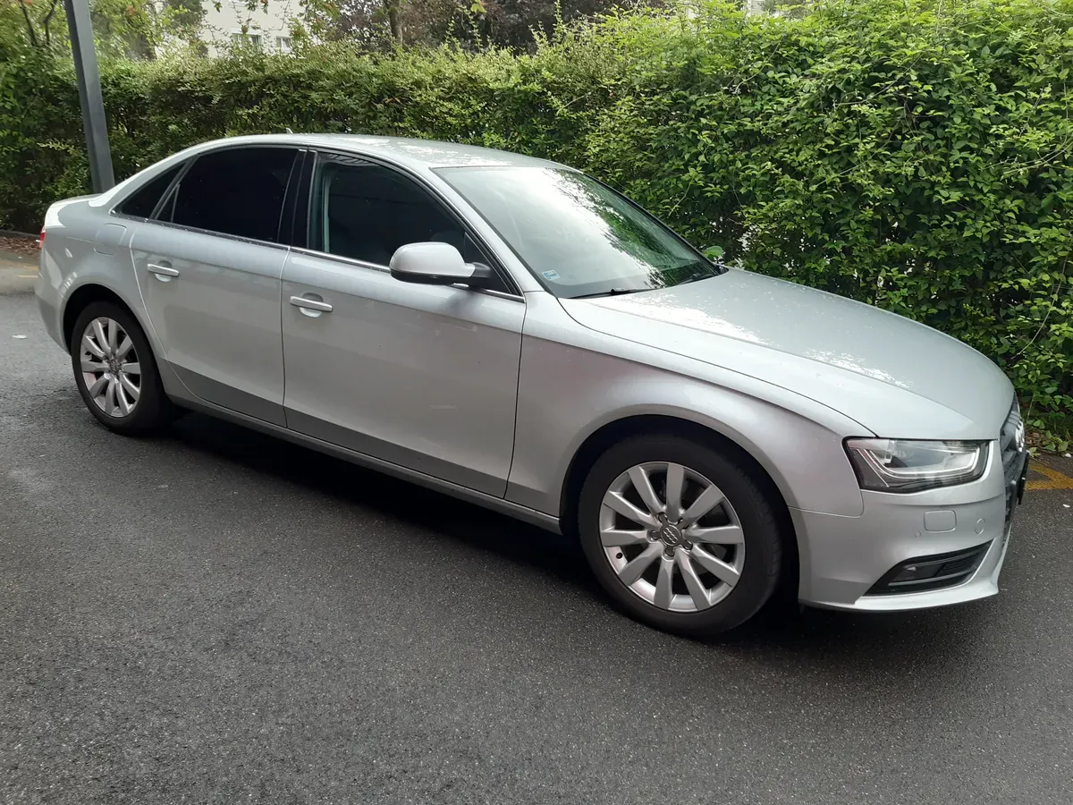 Audi A4 2012 photo 2