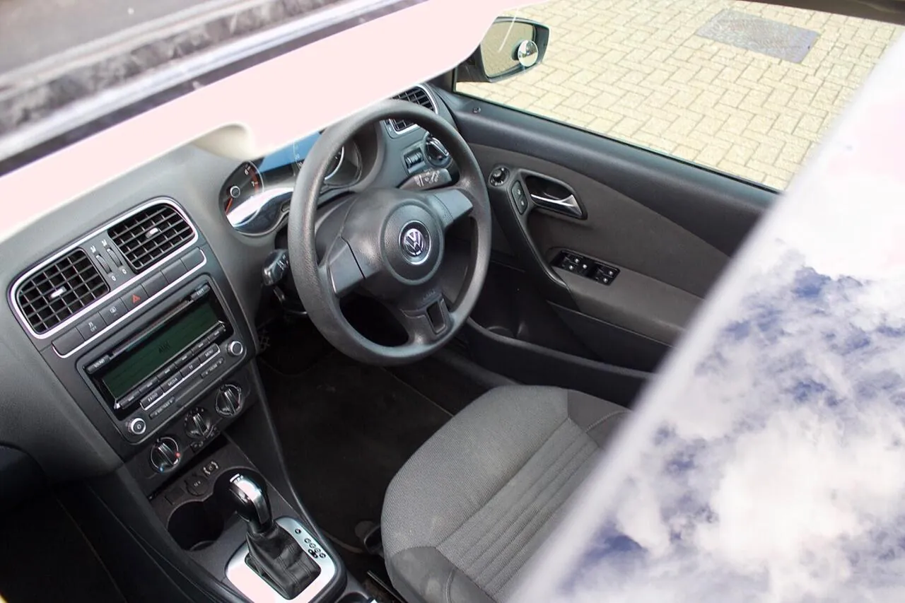 Volkswagen Polo 2011 photo 4