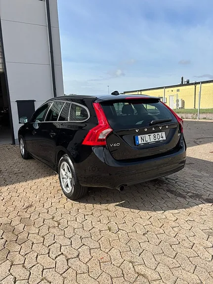 Volvo V60 2015 photo 2