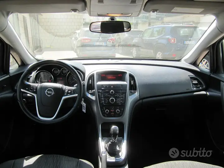 Opel Astra 2013 photo 4