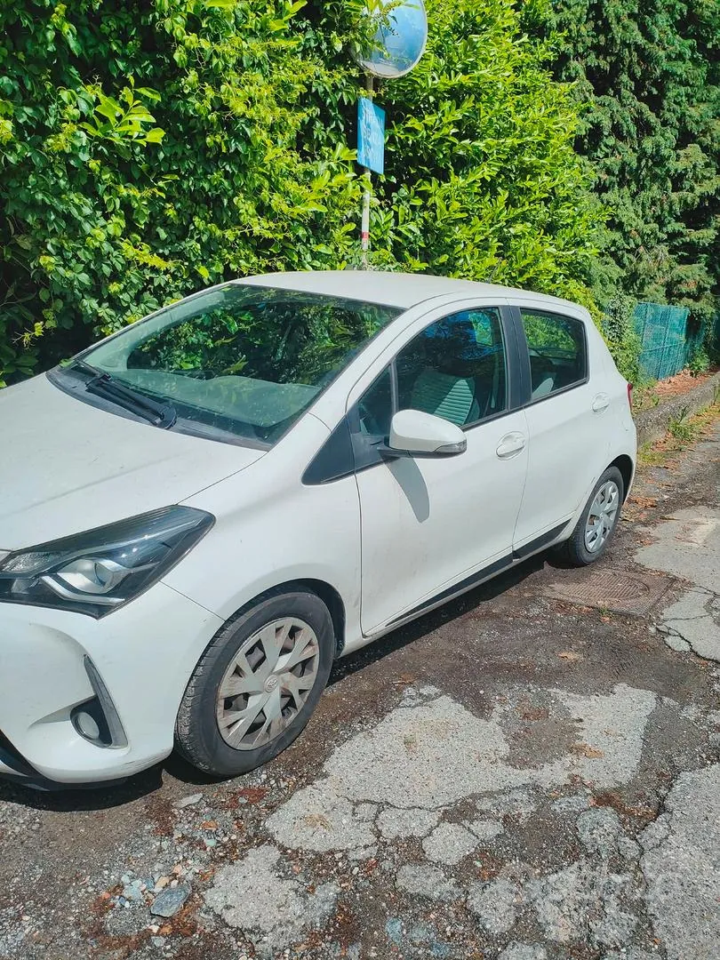 Toyota Yaris 2017 photo 3