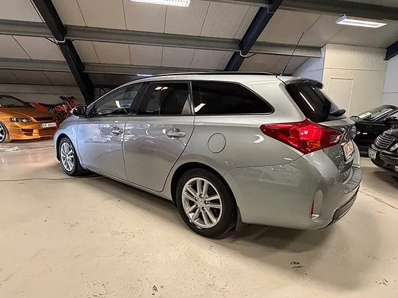 Toyota Auris 2014 photo 3