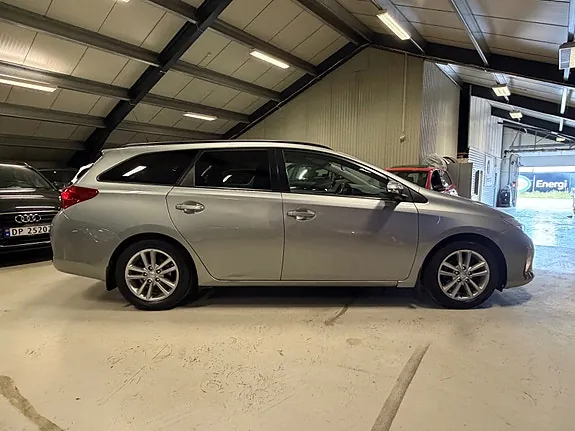 Toyota Auris 2014 photo 5