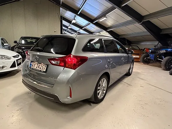 Toyota Auris 2014 photo 4