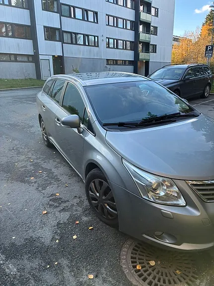 Toyota Avensis 2010 photo 2