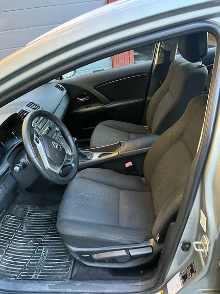 Toyota Avensis 2010 photo 4