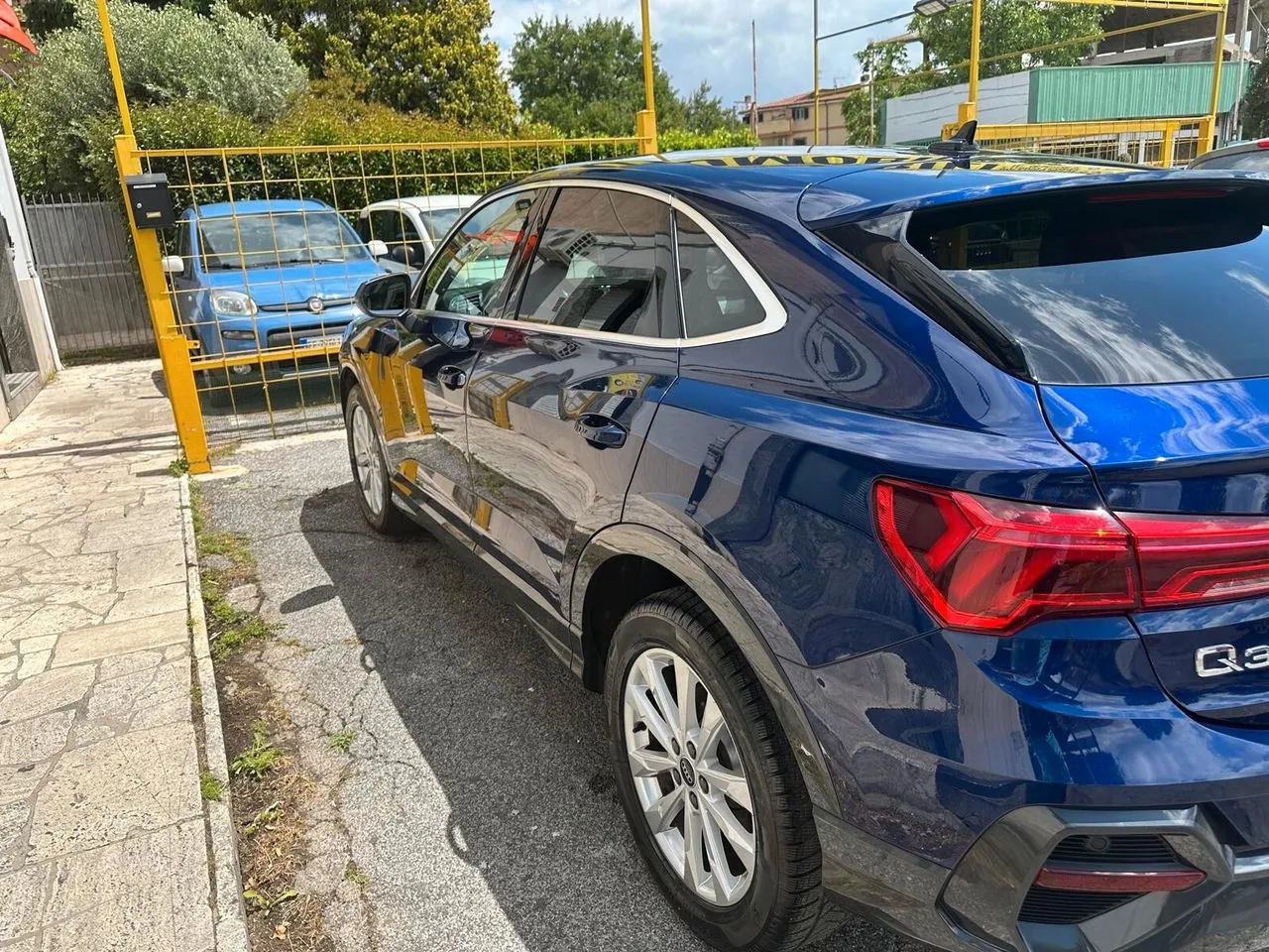 Audi Q3 2022 photo 3