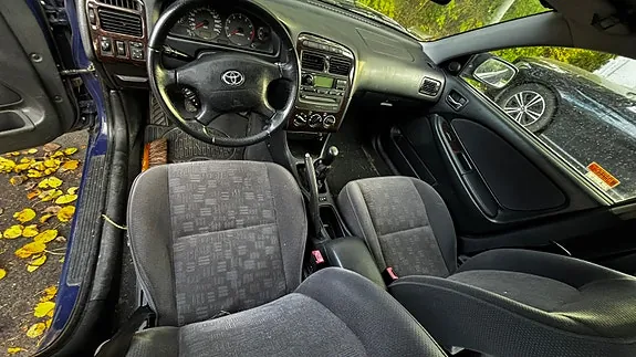 Toyota Avensis 2001 photo 2