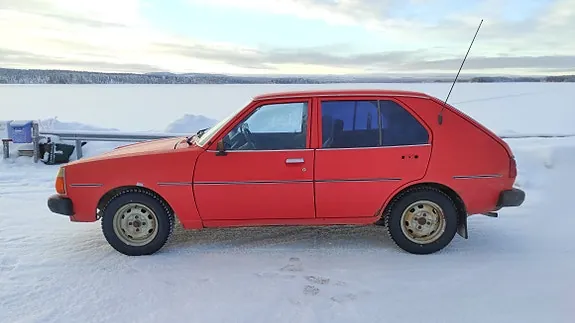 Mazda 323 1979 photo 4