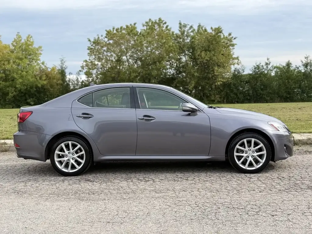 Lexus Is 2013 photo 3