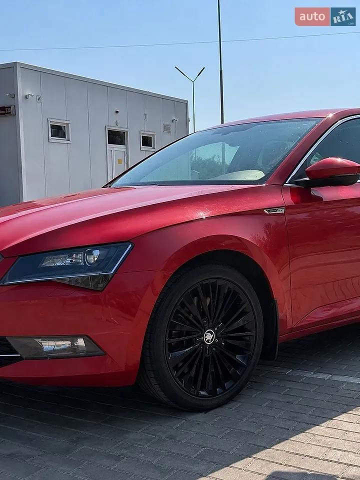 Skoda Superb 2018 photo 2