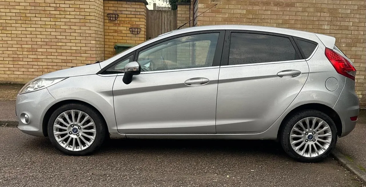 Ford Fiesta 2010 photo 3