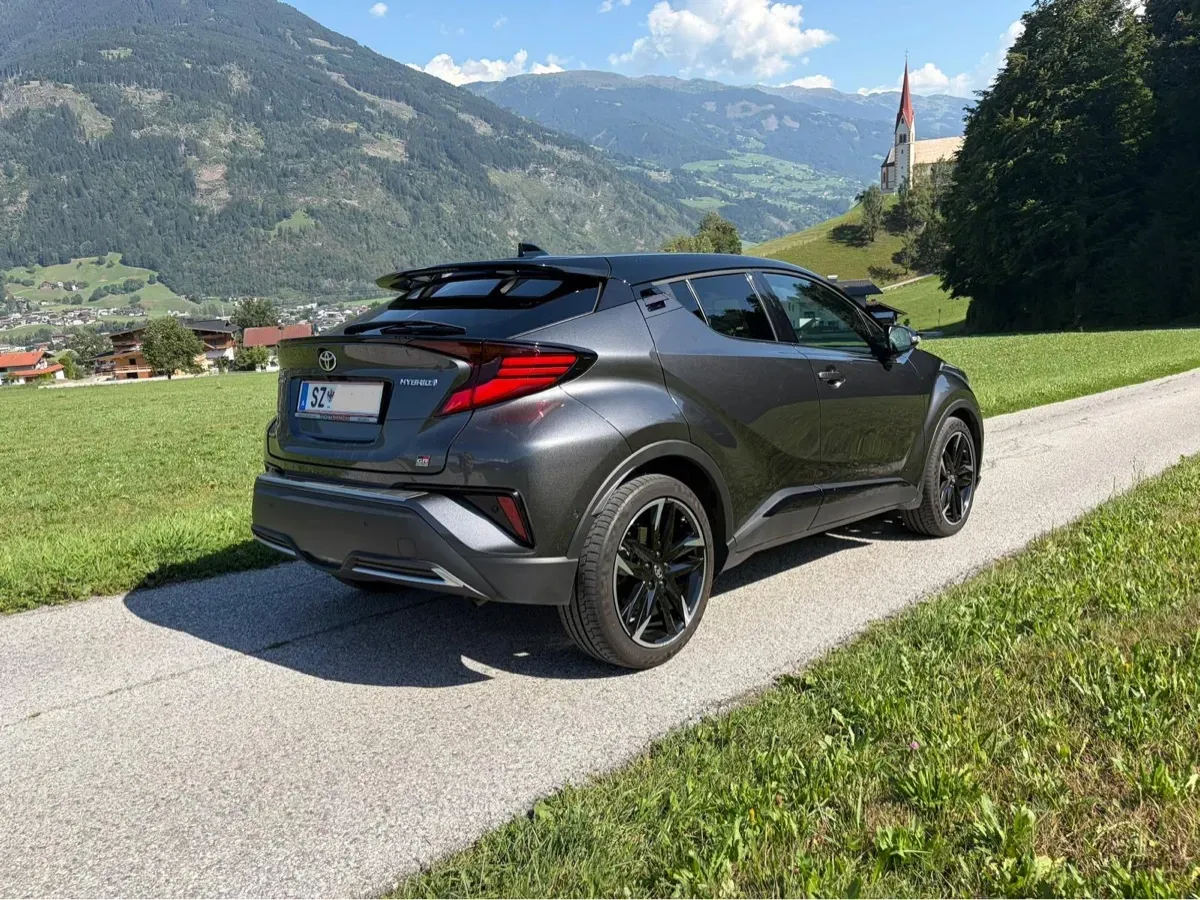 Toyota C-Hr 2023 photo 2