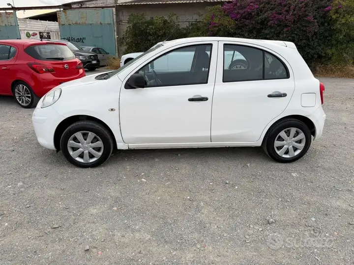 Nissan Micra 2011 photo 2