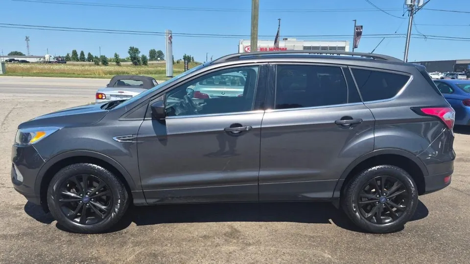 Ford Escape 2018 photo 2