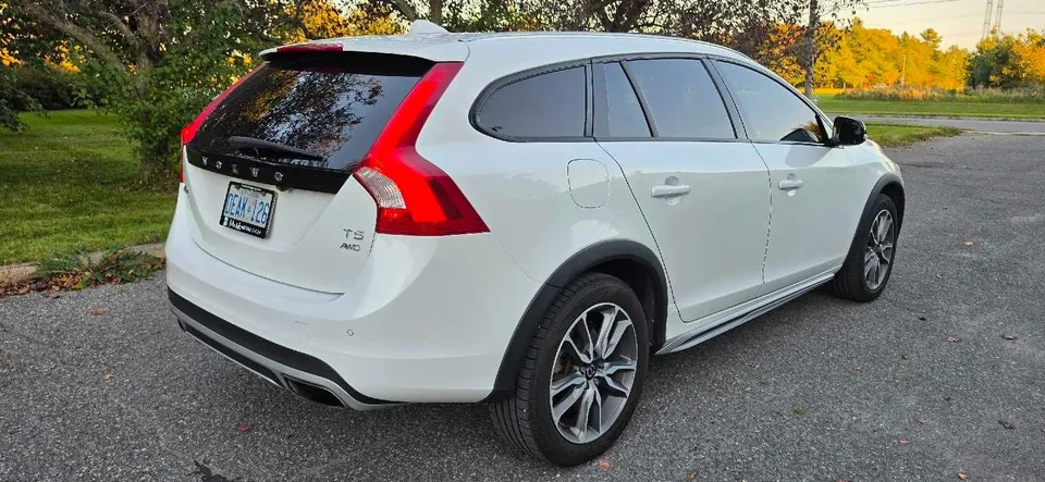 Volvo V60 Cross Country 2017 photo 4