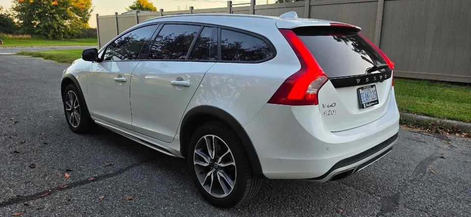 Volvo V60 Cross Country 2017 photo 3
