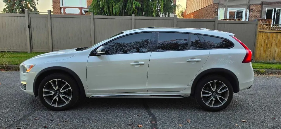 Volvo V60 Cross Country 2017 photo 2