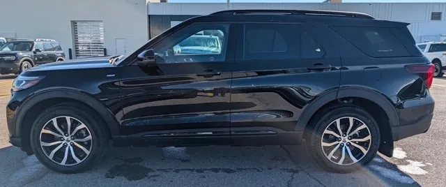 Ford Explorer 2025 photo 2