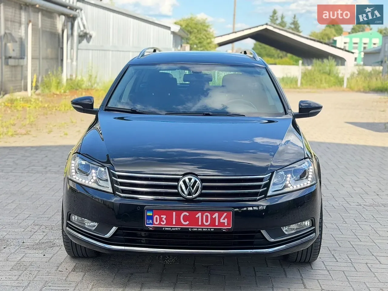 Volkswagen Passat 2011 photo 2